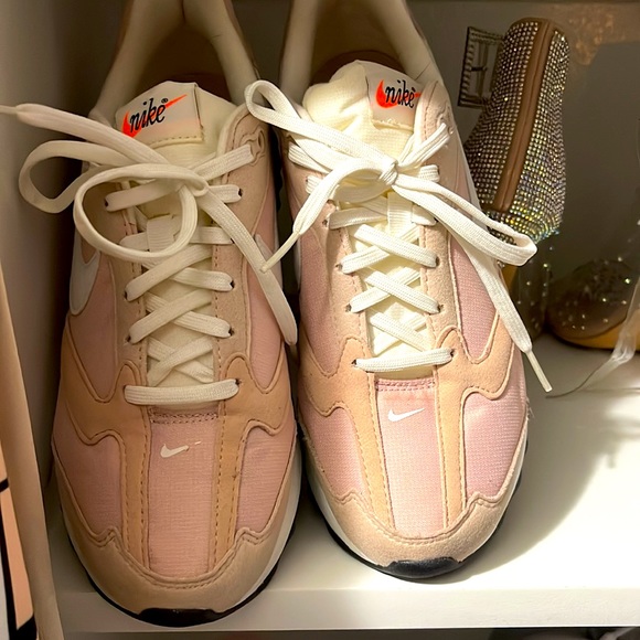 Nikes - Picture 2 of 4